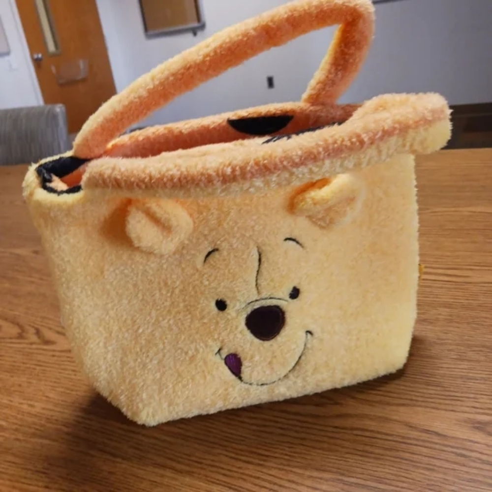 Winnie-the-Pooh Furry Tote - Picture 4 of 12